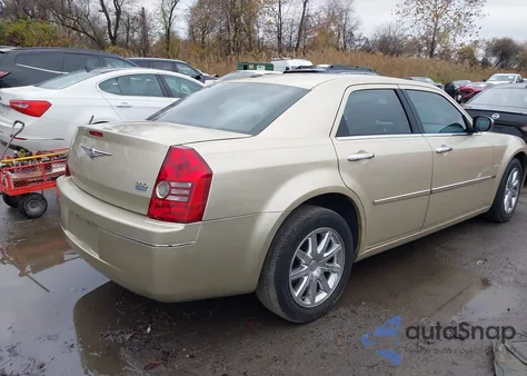 2010 Chrysler 300 Touring/Signature Series/Executive Series z USA, uszkodzony, nr VIN 2C3CA5CV4AH147373